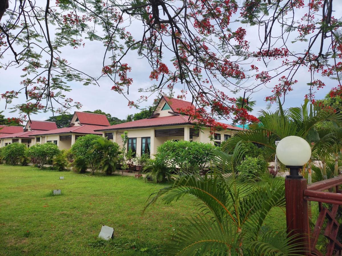 Attran Hotel Mawlamyine Exterior photo